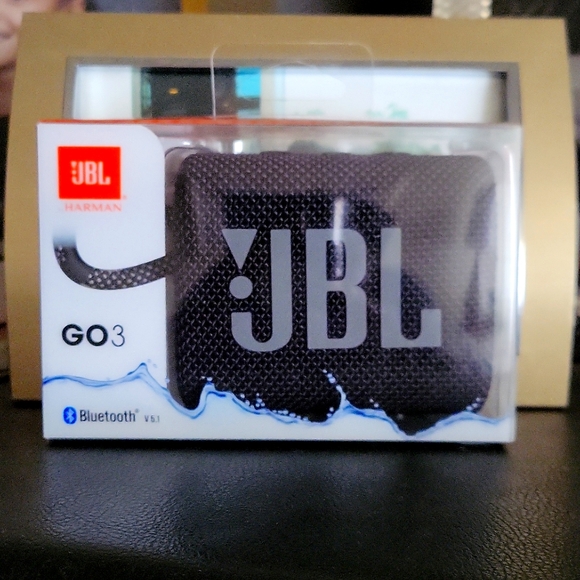 JBL HARMAN PORTABLE BLUETOOTH SPEAKER - Picture 8 of 8